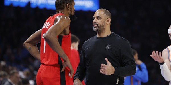 开云登录网址入口-不是单核那块料！高位包夹KD痛击火箭命门 湖人仨持球核球商碾压