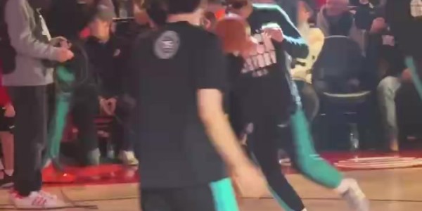 开云网站-小吧现场直击杨瀚森赛前热身：跑跑跳跳很放松 底角三分手感不佳