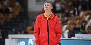 郭士强：我们代表中国来展示中国篮球精神 我们在努力重新崛起