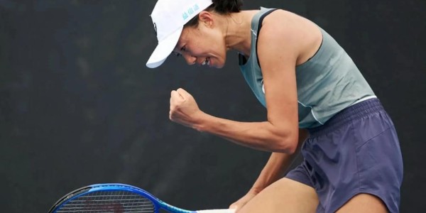 开云网站-张帅澳网后再现妖刀本色，王欣瑜组姐妹团见证袁悦马拉松大战胜利